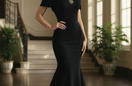 Elegant Mermaid Off-Shoulder Fitted Gown