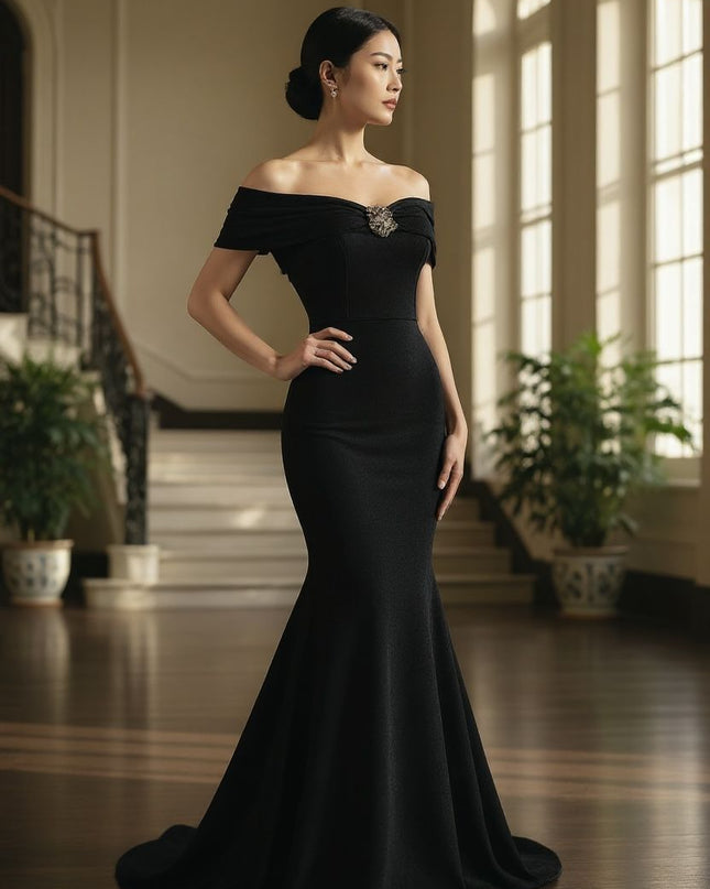 Elegant Mermaid Off-Shoulder Fitted Gown